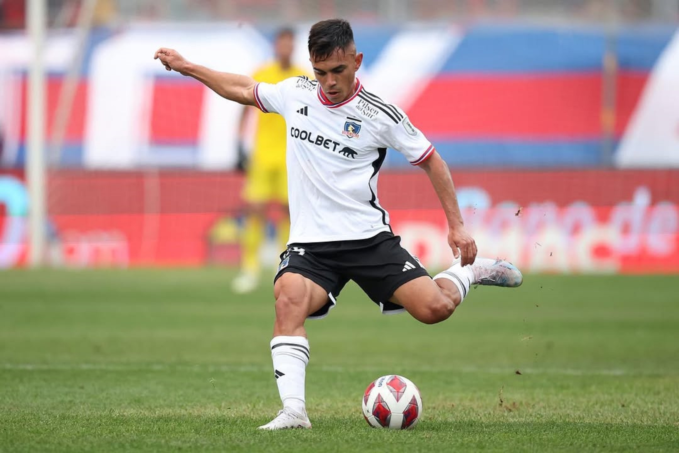 Chileno Pizarro pode ser o substituto de Rubens no meio-campo do Atlético